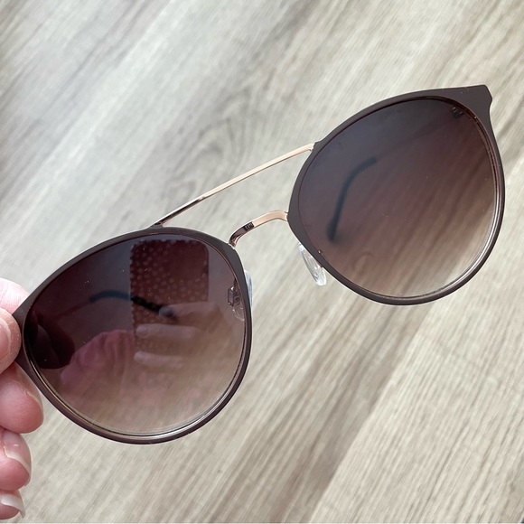 Jessica Simpson Retro Metal Round Sunglasses - Picture 4 of 6